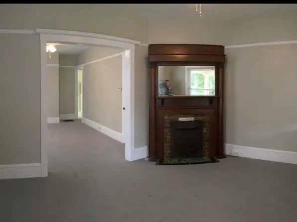 1182 Warren Rd, Lakewood, OH 44107