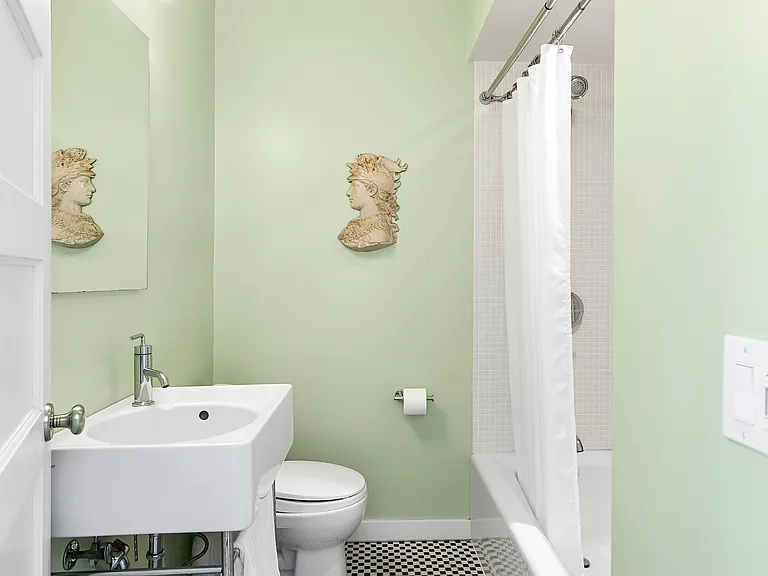 54 Gardiner Dr — Photo 14