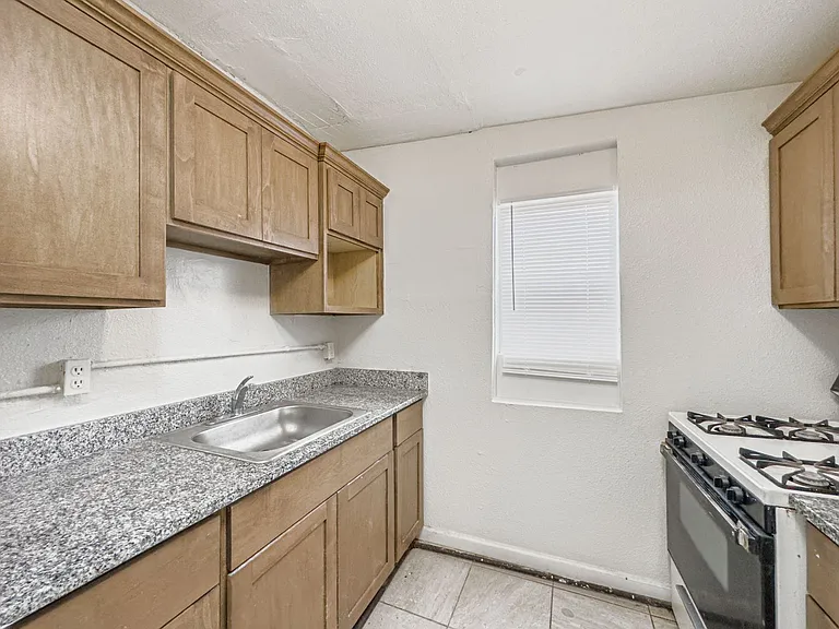 809 N Virginia St — Photo 14