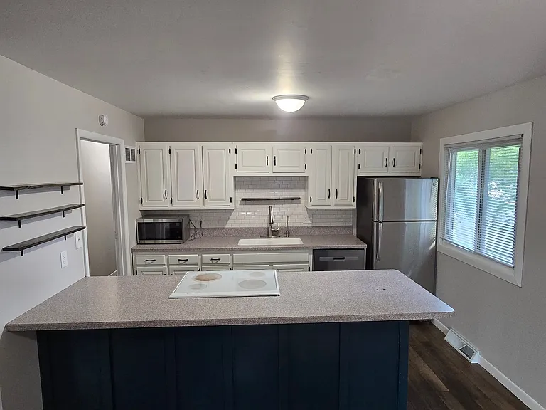 2025 Beck St — Photo 12
