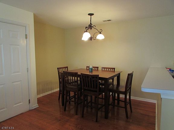 3rd image of 8 Genoble Rd