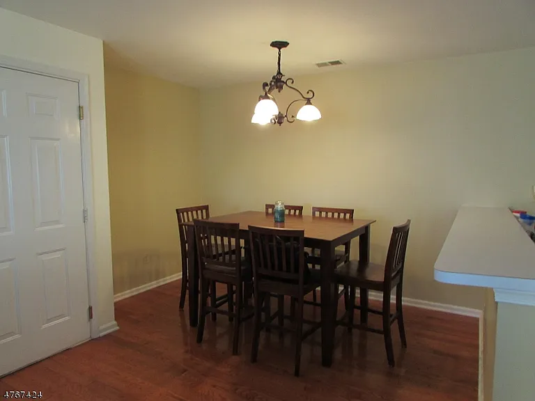 8 Genoble Rd — Photo 3
