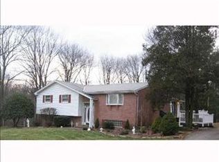 233 Logan Rd, Imperial, PA 15126