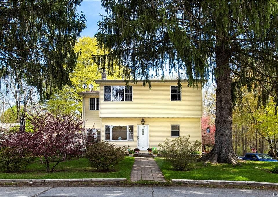 1st image of 40 Lake Dr