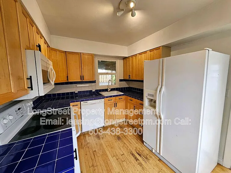 2205 N Willamette Blvd — Photo 7