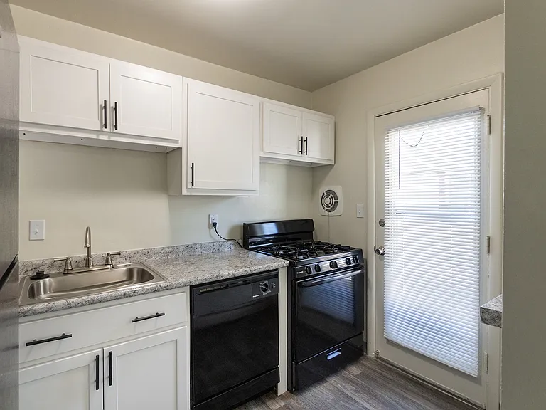 Colonial Ridge — Photo 11