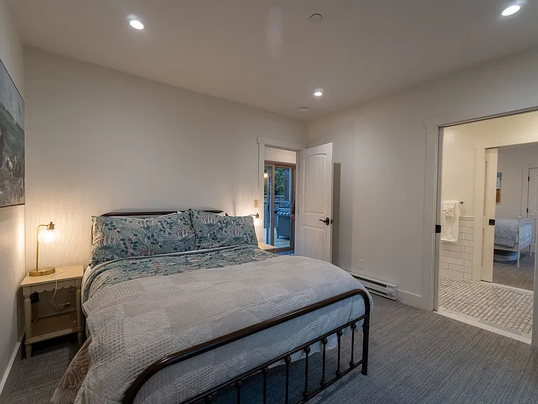 610 Forest Ave — Photo 37
