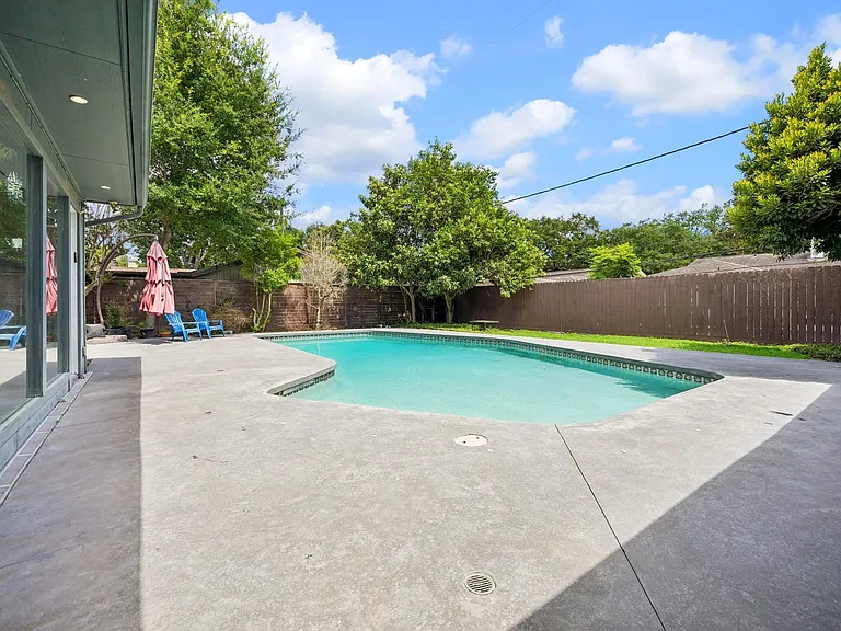5219 Loch Lomond Dr — Photo 27