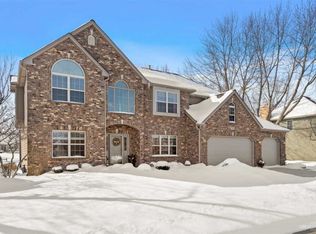 715 Queens Gate Cir, Sugar Grove, IL 60554