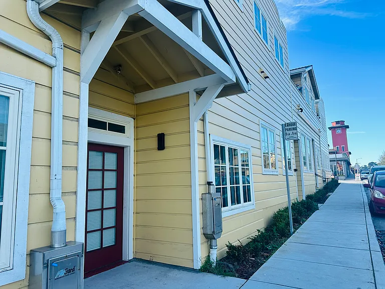 301 Grand Ave #106 — Photo 4