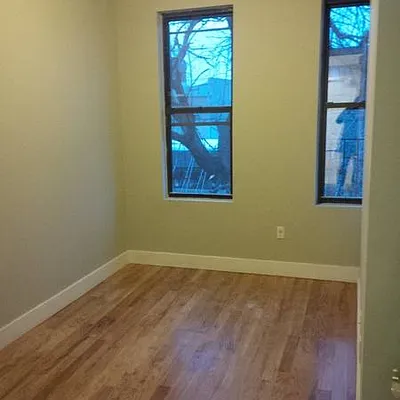 Rented by Space Link Realty | media 4