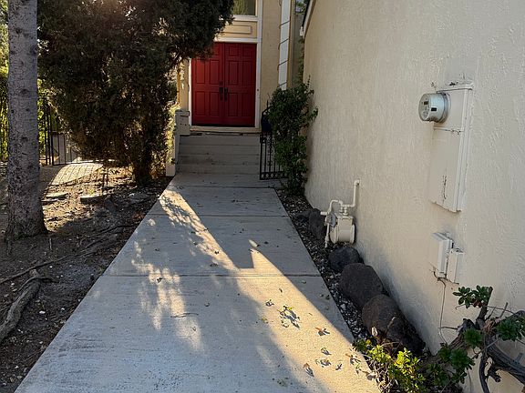 2nd image of 1009 Tulipan Dr