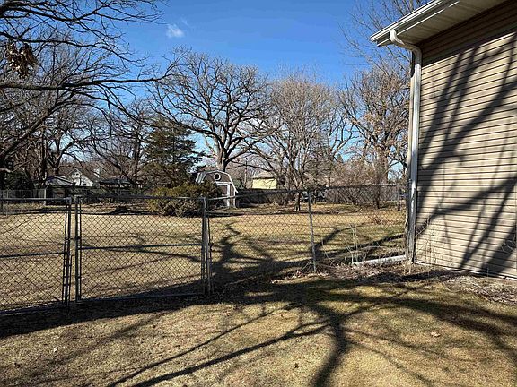 3rd image of 11392 Edgemere Ter
