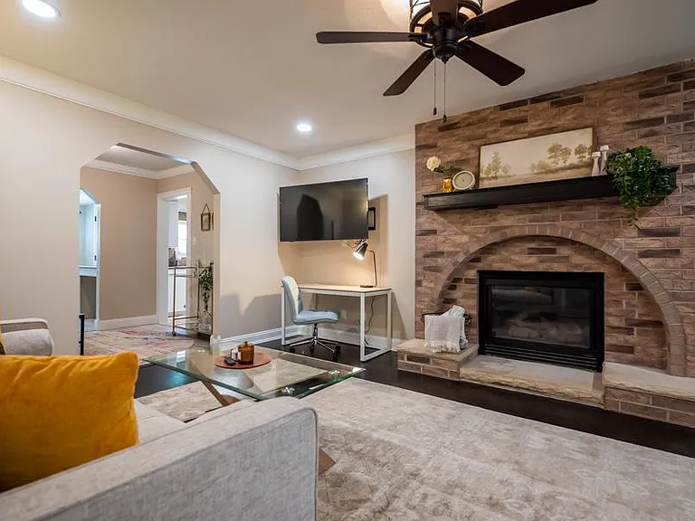 1175 SW Collins Ave — Photo 12