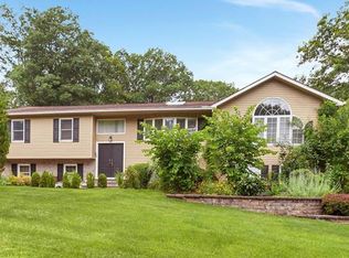 902 Ashland St, Valley Cottage, NY 10989