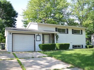 12 Saugatuck Rd, Montgomery, IL 60538