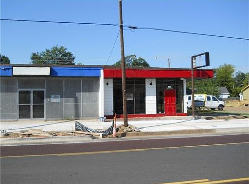 3rd image of 18 Bolton Ave