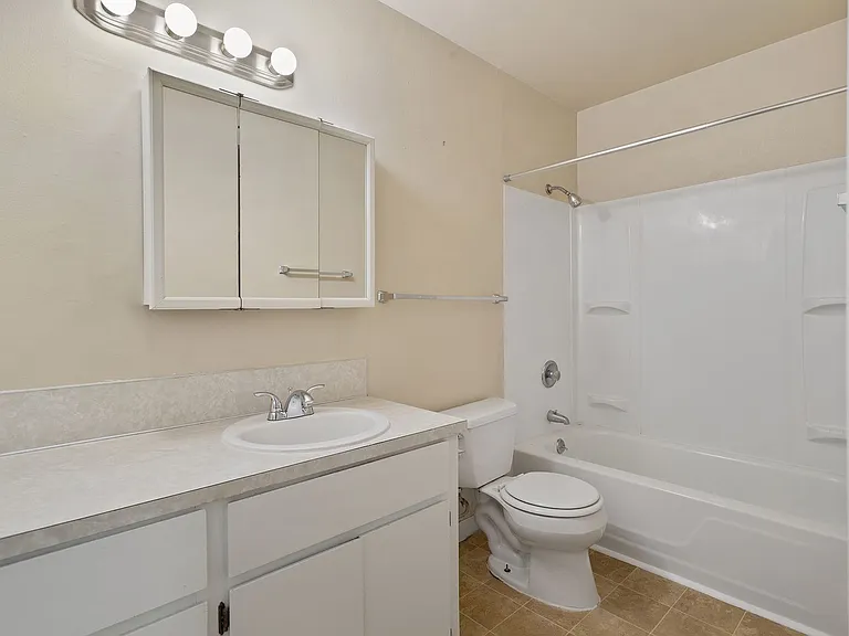 4633 SW Huber St — Photo 13