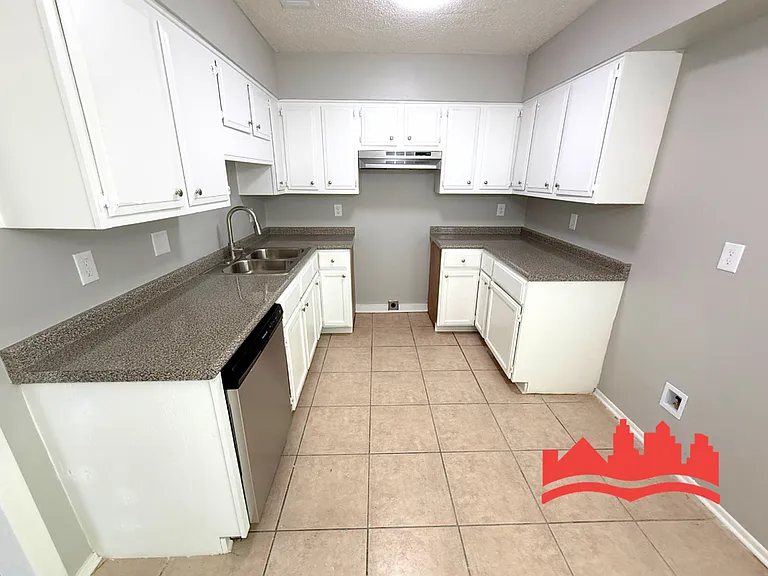 504 Elmfield Cv — Photo 12