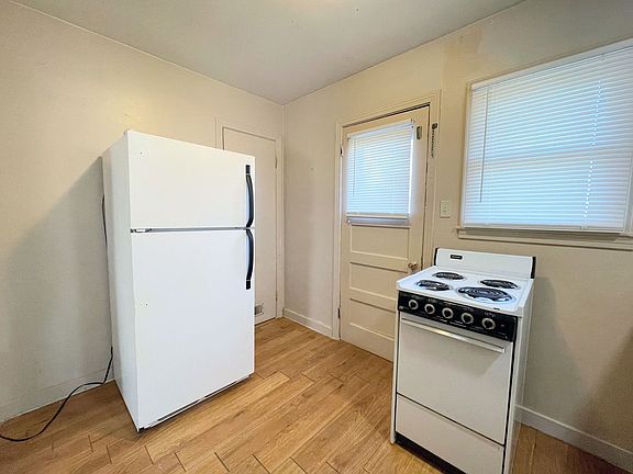 5th image of 922 W 2nd Ave