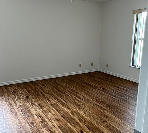 3rd image of 10469 SW 73rd Ave