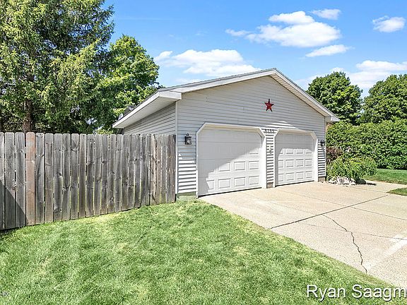 3rd image of 8195 Mellowwood Dr