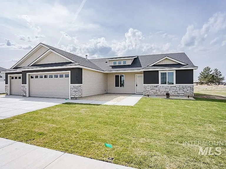 1109 Bronze Dr — Photo 1