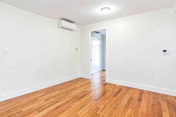 Living room, photo 2