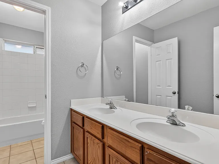 9787 Old Field Dr — Photo 27