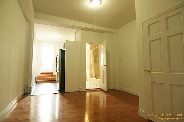 Rented by aptsandlofts.com | media 17