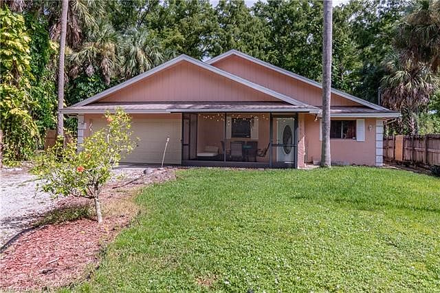 2161 16th Ave SW Front elevation with landscaped yard. Included ONE YEAR HOME WARRANTY.