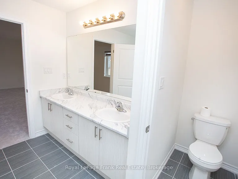 5 Hennessey Cres — Photo 36