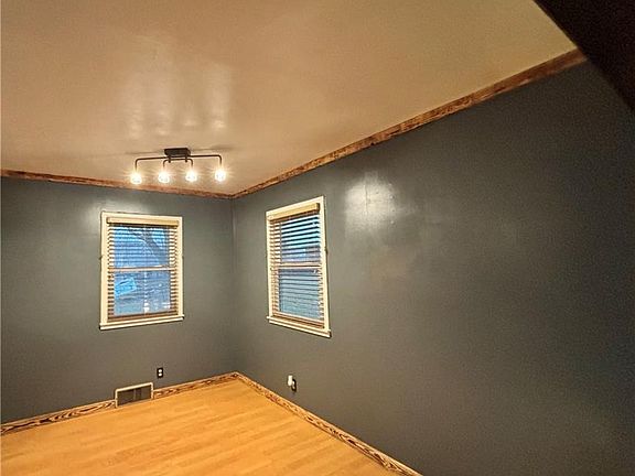 5th image of 3226 Jennifer Ln