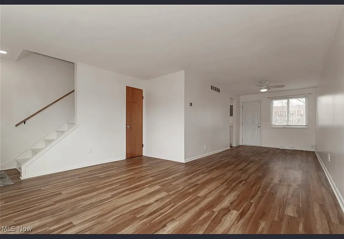 2 bed, 1.5 bath, $1,400 — Photo 2