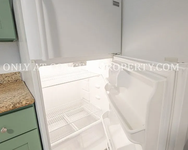 466 E Woodland Ave — Photo 16