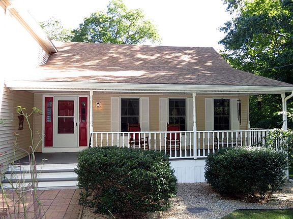 2nd image of 456 Leicester St