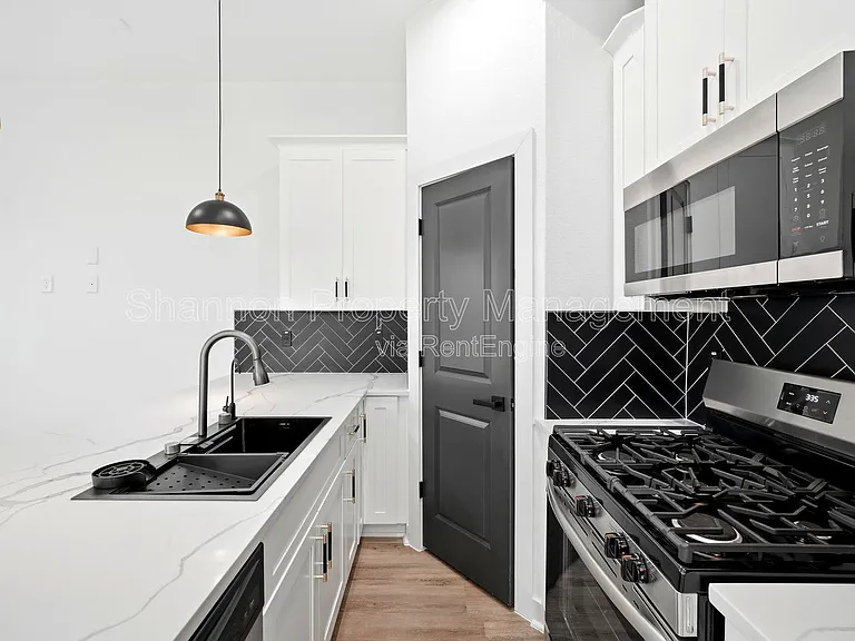 2107 Esther Dr #A — Photo 13