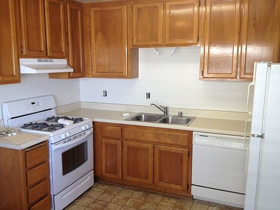 Nice Kitchen (new flooring not shown)