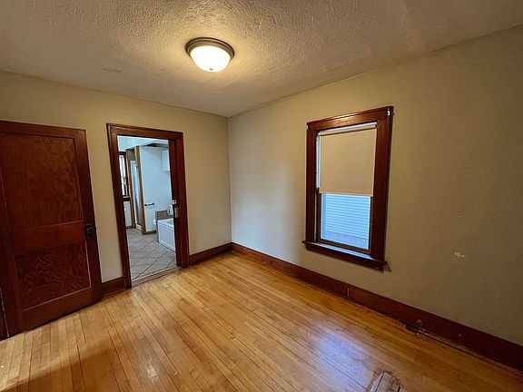 3rd image of 1014 S 10th Ave