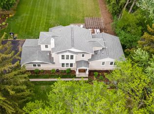 301 Canterbury Ln, Inverness, IL 60010