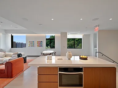 Lobby / Viewing Room