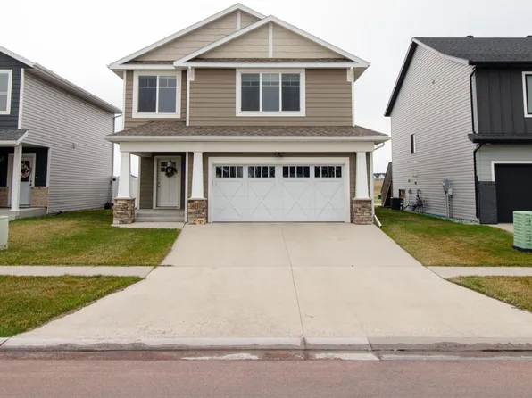 6877 17th St S, Fargo, ND 58104