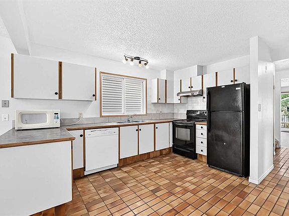 4th image of 454 S 20th Ave NW