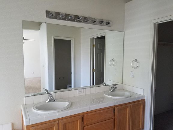 5th image of 3296 Fountain Plaza Ct