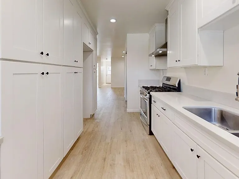 2bd/1ba Adu Apartment In Belmont Heights — Photo 5