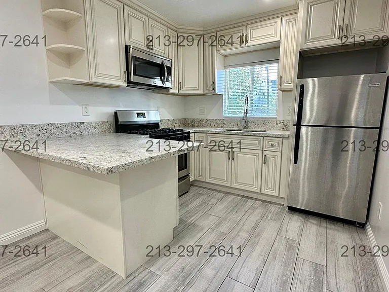 420 S Manhattan Pl #1 — Photo 2