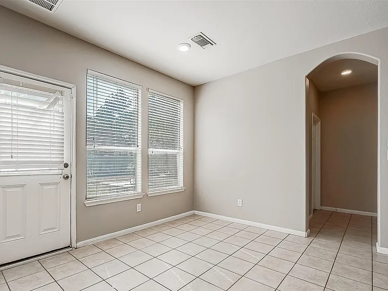 2118 Long Trail Path Ct — Photo 9