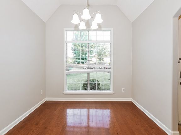 5th image of 8662 Valmont Cir