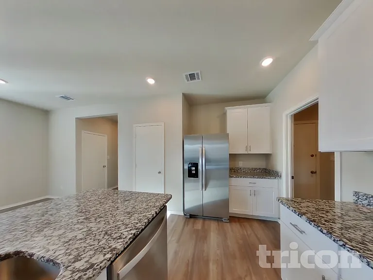 5221 Saddle Club Dr — Photo 4