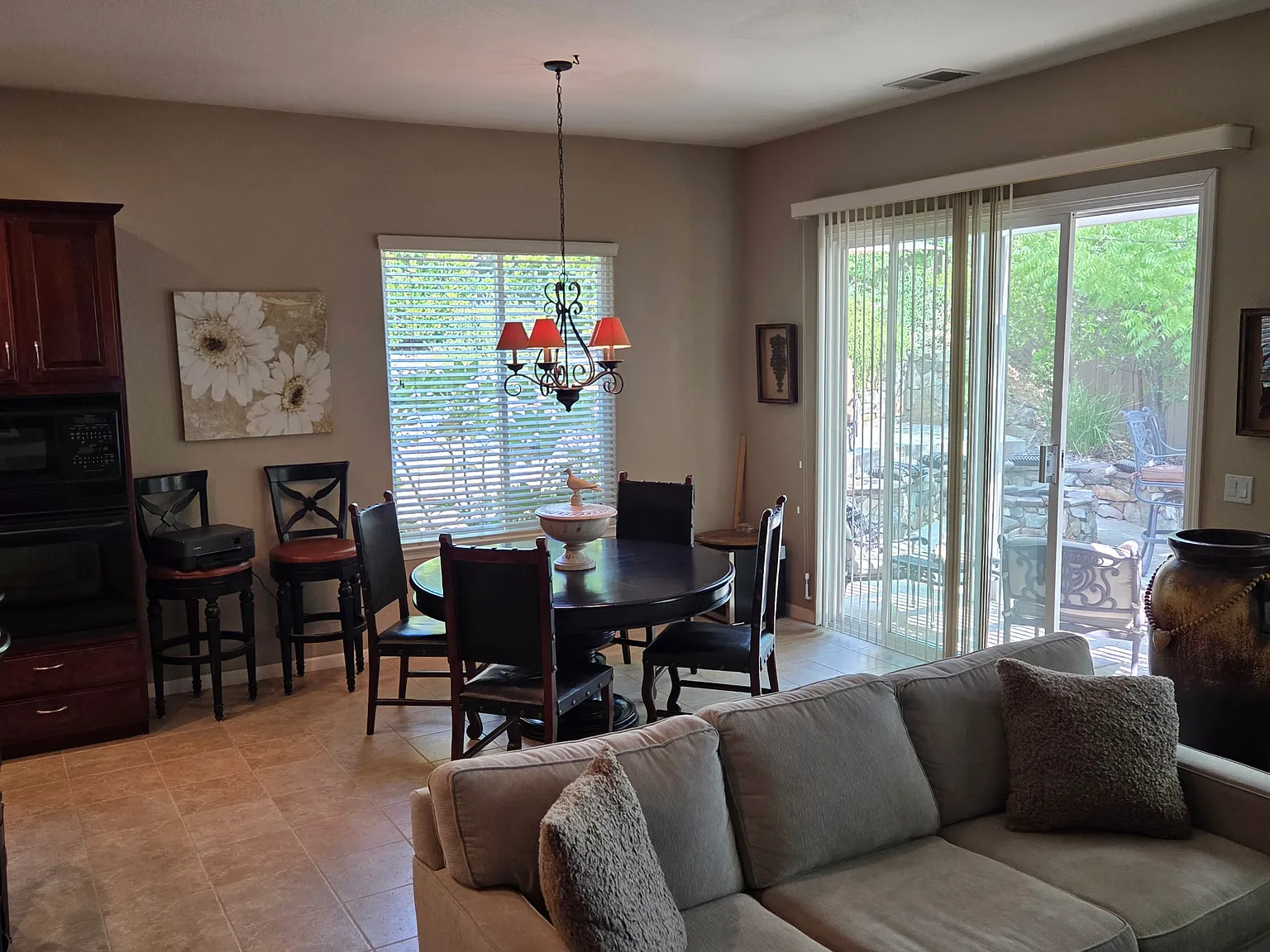 3 bed, 1833 sqft, $3,300 — Photo 4